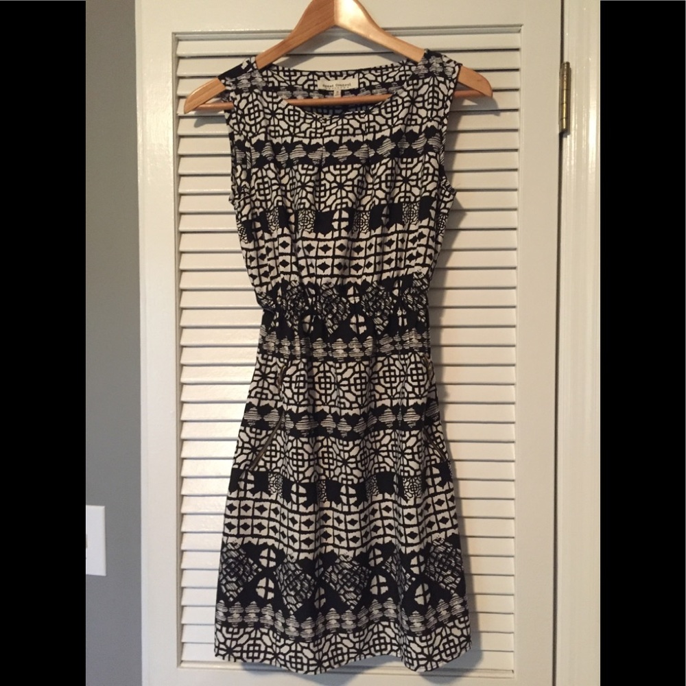 Black and white dress with pockets